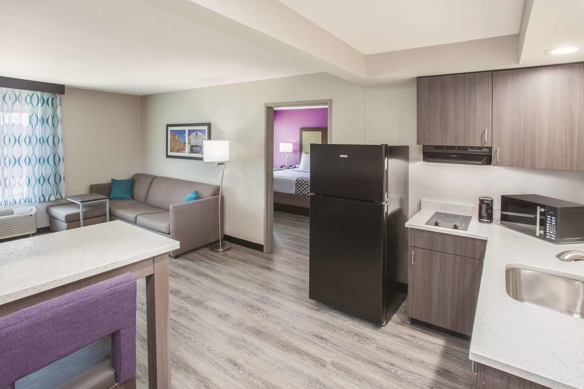 La Quinta By Wyndham Effingham Hotel Exterior photo