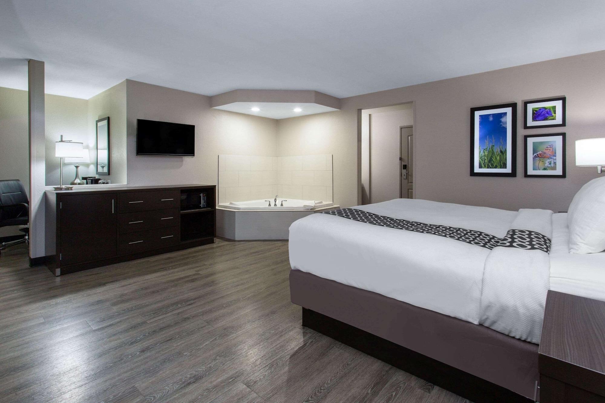 La Quinta By Wyndham Effingham Hotel Exterior photo