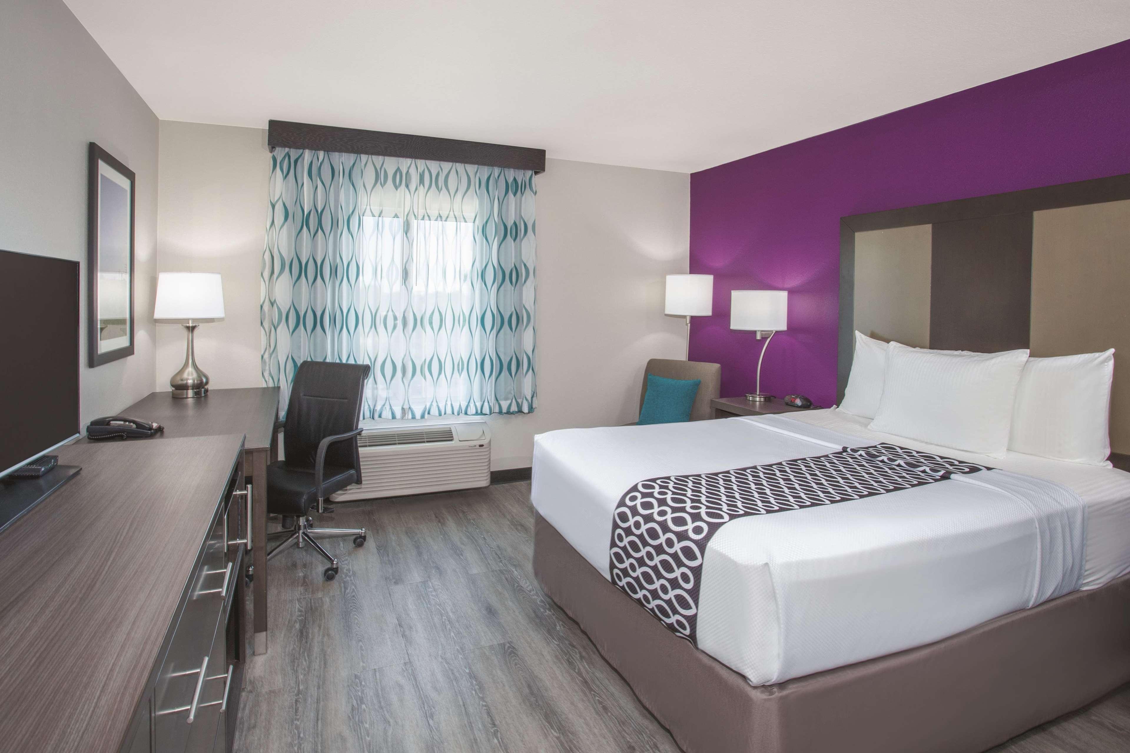 La Quinta By Wyndham Effingham Hotel Exterior photo