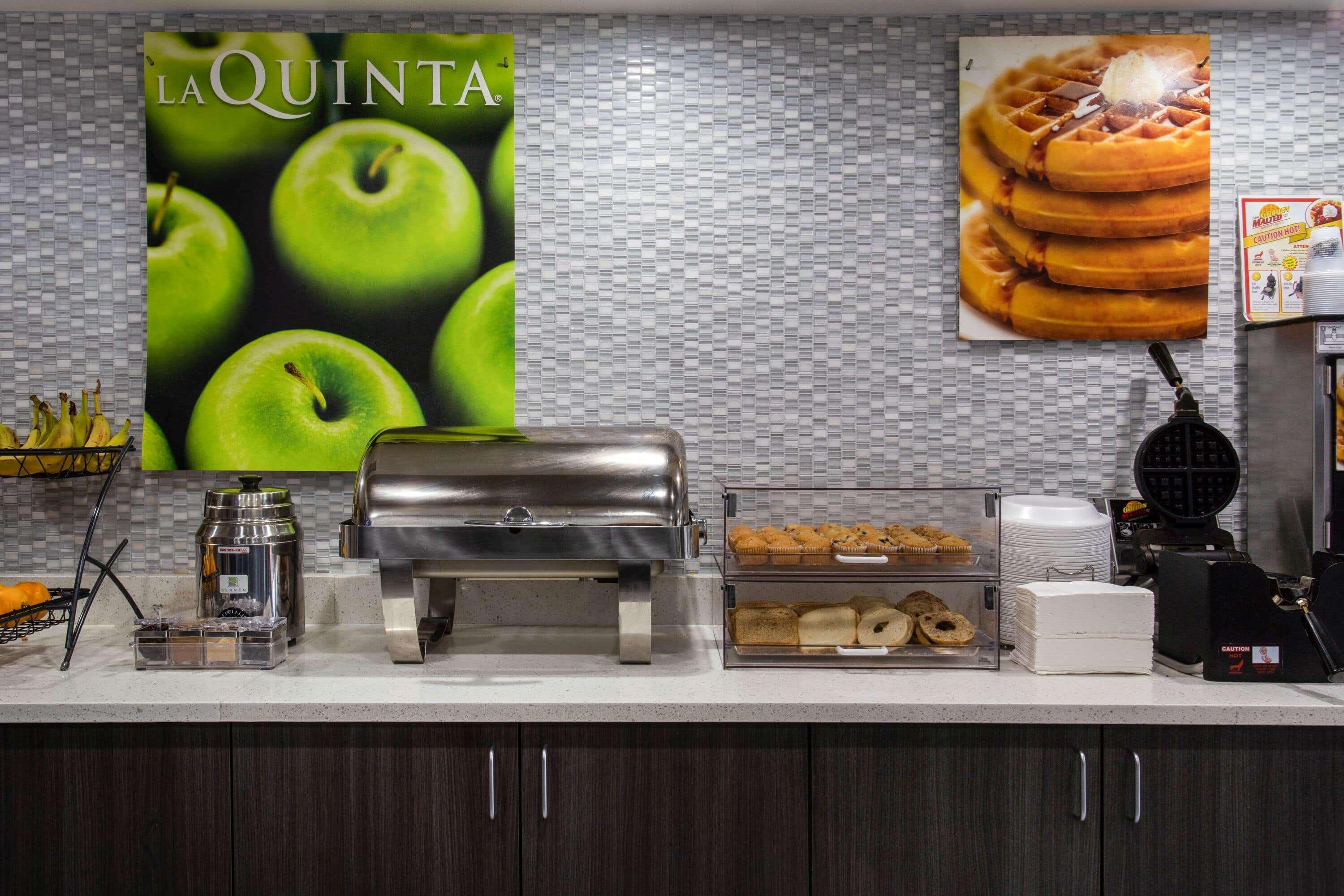 La Quinta By Wyndham Effingham Hotel Exterior photo
