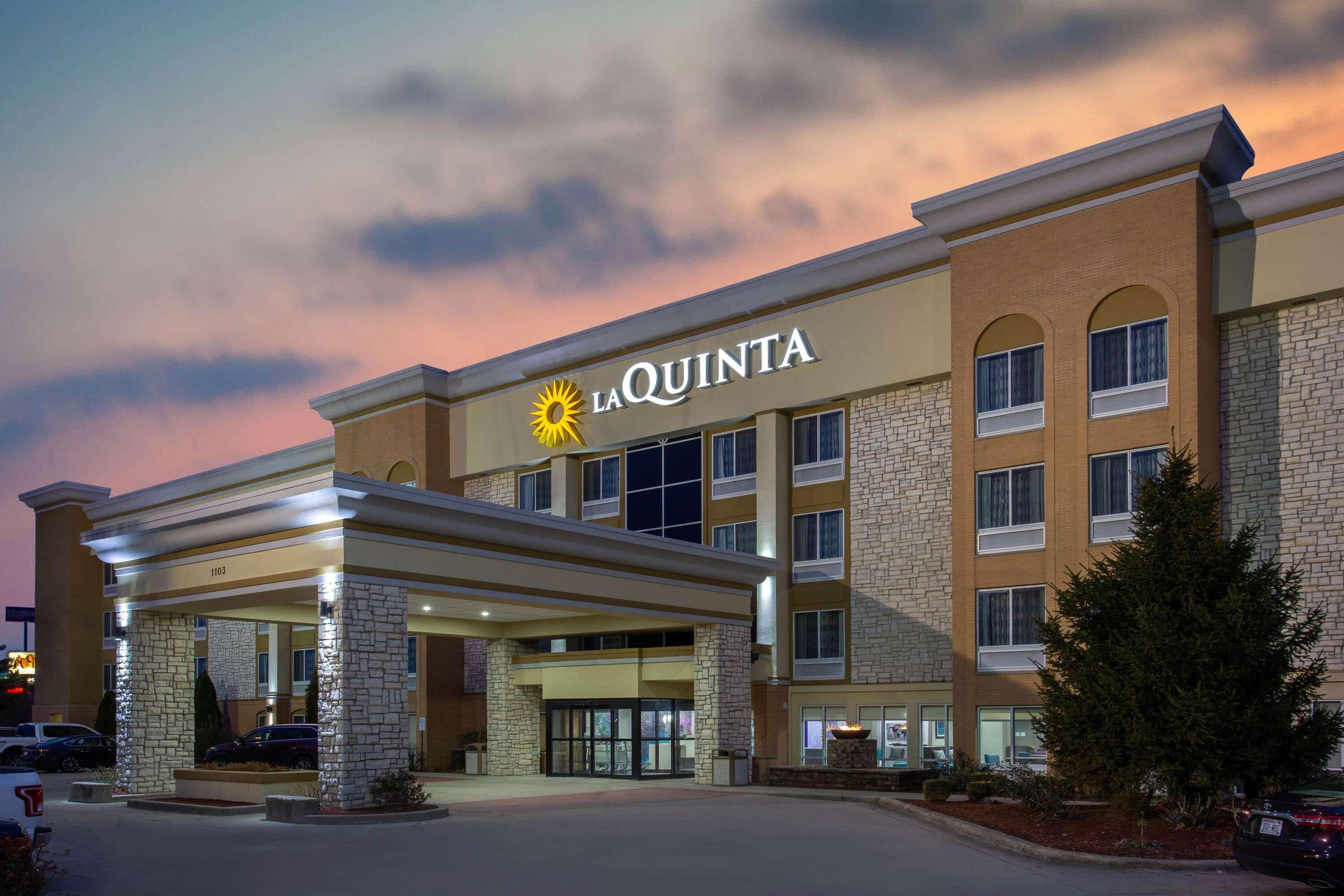 La Quinta By Wyndham Effingham Hotel Exterior photo