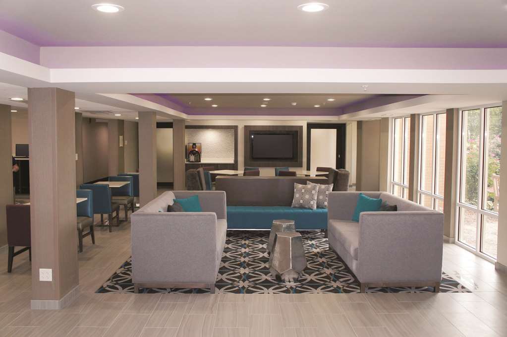 La Quinta By Wyndham Effingham Hotel Interior photo