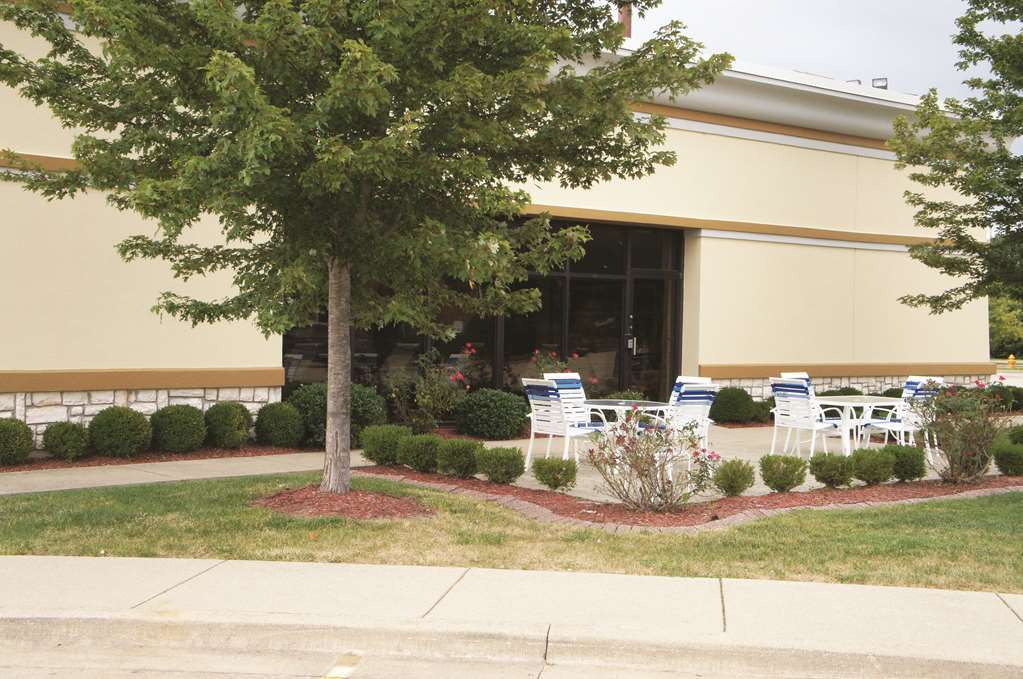 La Quinta By Wyndham Effingham Hotel Exterior photo